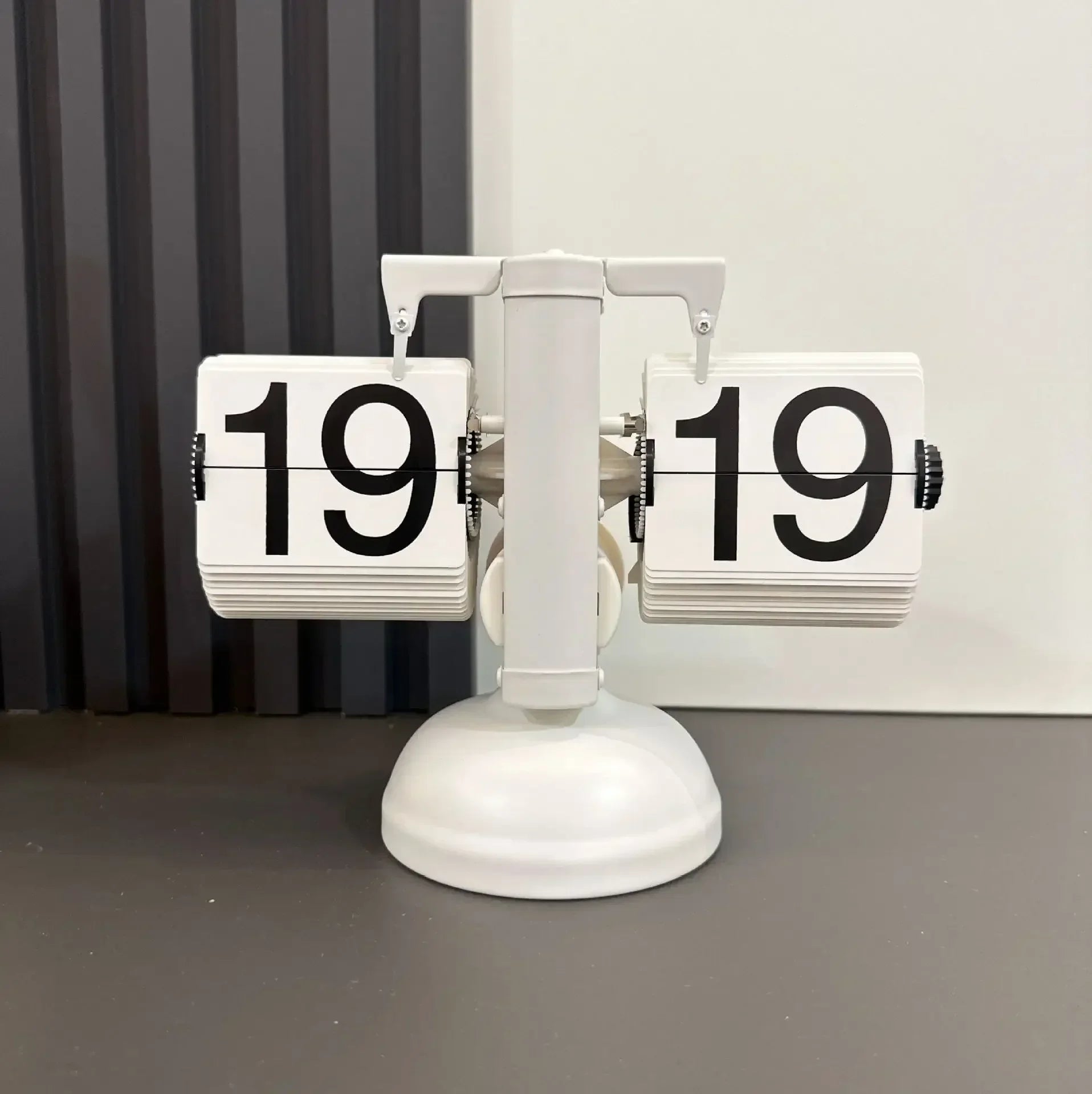 The Coze Flip | Retro Mechanical Desk Clock