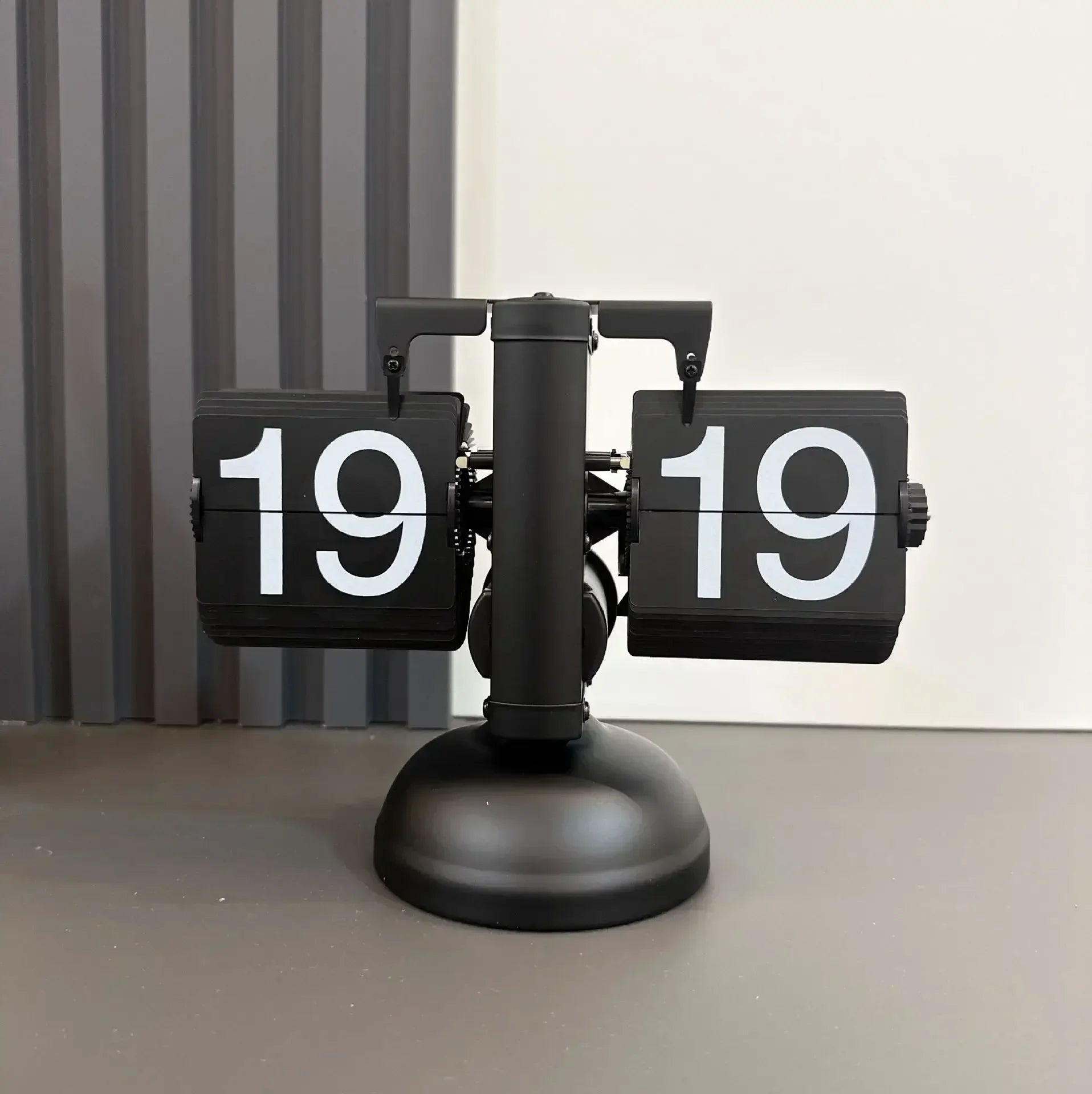 The Coze Flip | Retro Mechanical Desk Clock